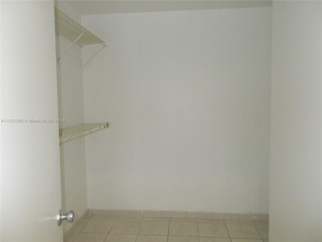 Foto del edificio - 1400 SW 124th Terrace