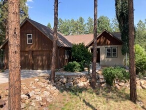 Building Photo - 106 Clear Creek Loop