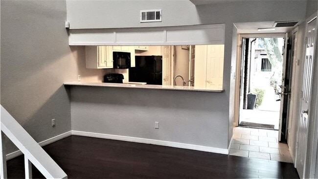 Building Photo - 7414 Fair Oaks Ave