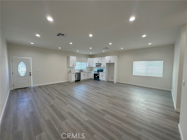 Foto del edificio - 10060 Pinewood Ave