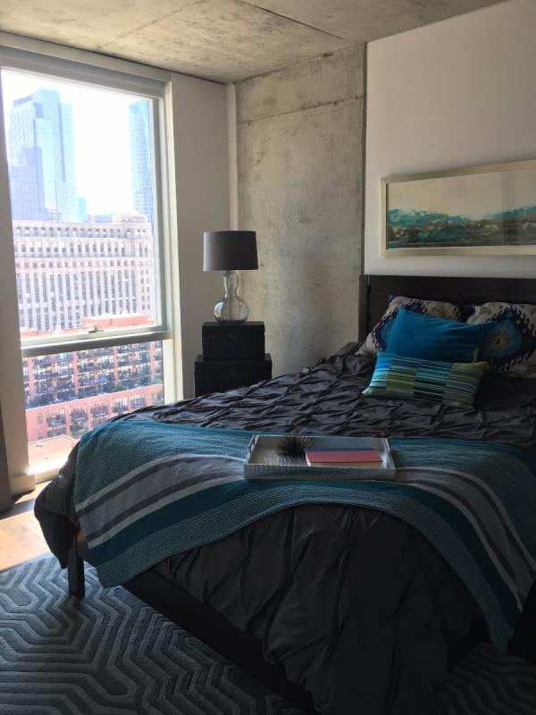 Building Photo - 220 W Illinois St