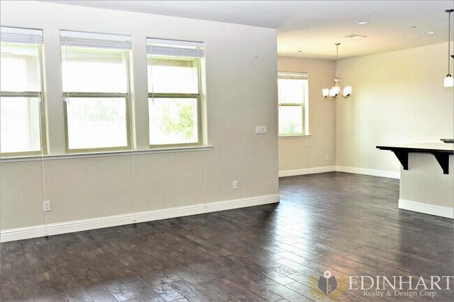 Building Photo - 1704 East Green Sage Avenue