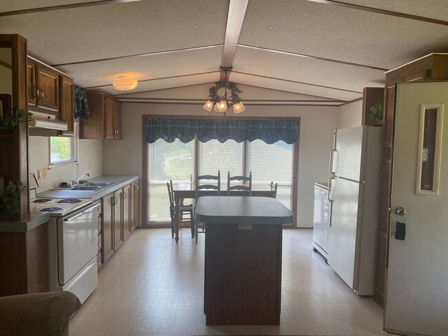 Foto del edificio - 2 Bedroom 1 Bath Mobile Home in Chuckey