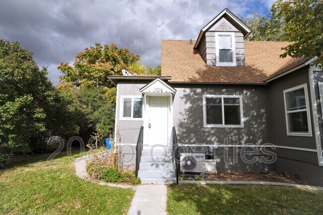 Building Photo - 1724 6th St S