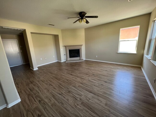 Foto del edificio - SPACIOUS 4-Bed, 3-Bath HOME ON OPORTO WAY!