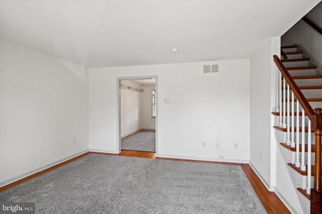 Building Photo - 135 E 3rd St