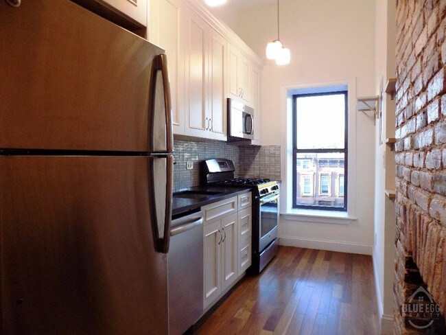 Foto del edificio - 466 Willoughby Ave