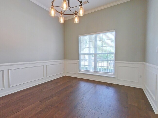 Building Photo - Large Ranch Home in Farmington Subdivision...