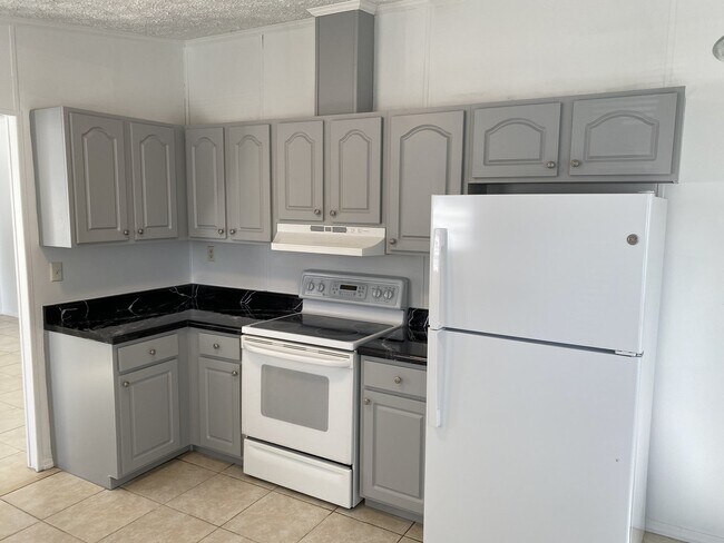Foto del edificio - No Security Deposit option is available. J...