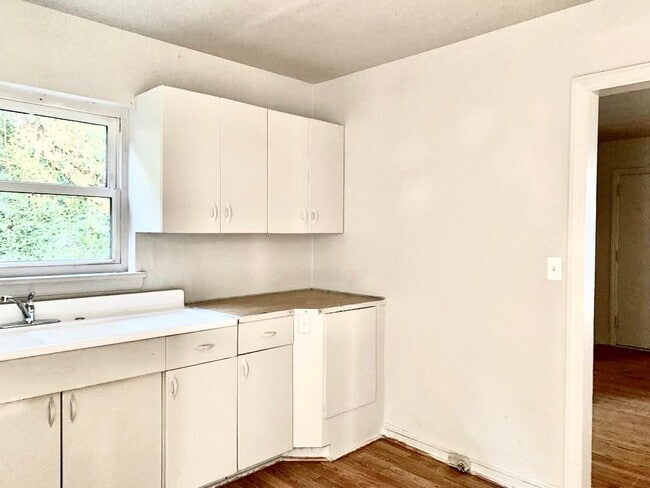 Building Photo - 2617 Clydesdale Terrace