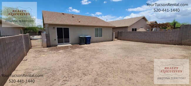Foto del edificio - Valencia Rd & Headley Rd 3/2 - All tile fl...
