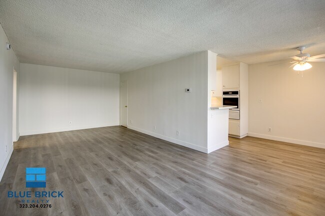 Foto del edificio - 17834 Burbank Blvd