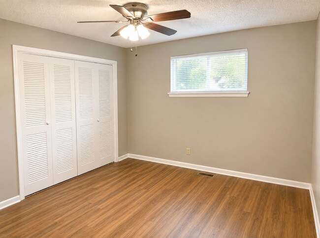 Building Photo - 3343 Gleason Dr