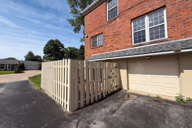 Foto del edificio - 13451 Land O Woods Dr