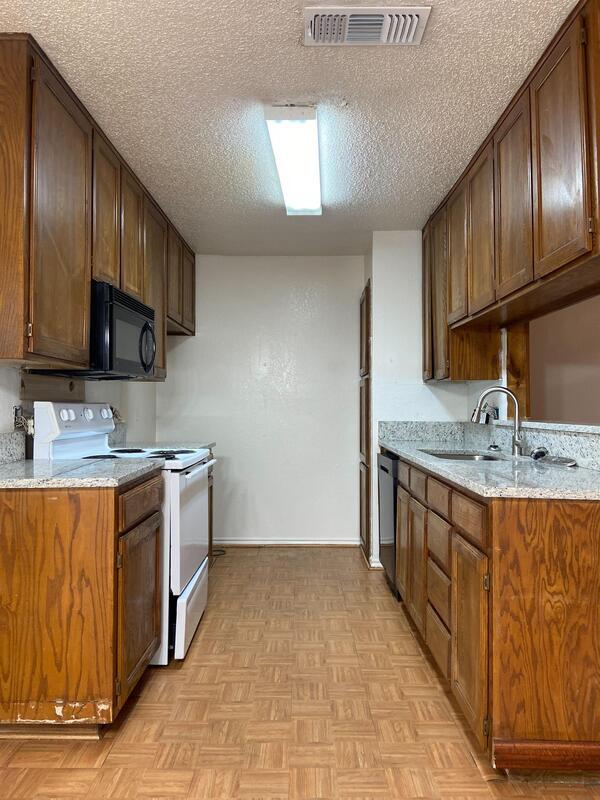 Primary Photo - 2318 Kingsford Ct