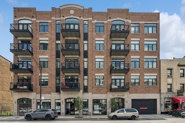 Foto principal - 711 W Grand Ave