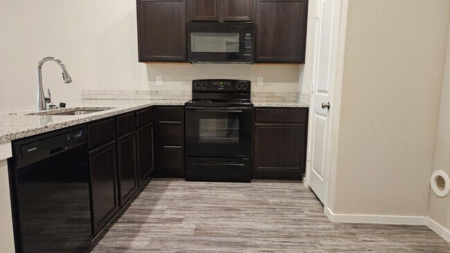 Building Photo - Cozy Townhome in South Lubbock