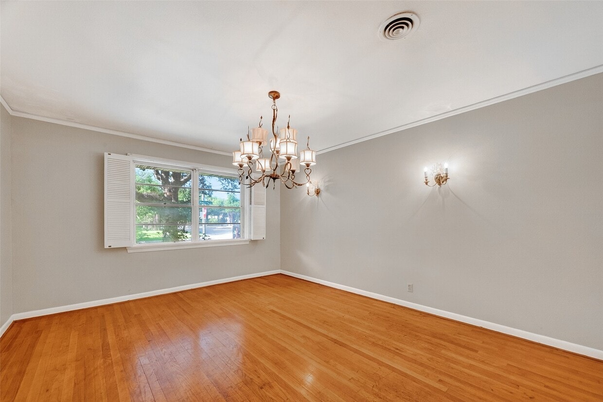 Building Photo - 2526 Gramercy St