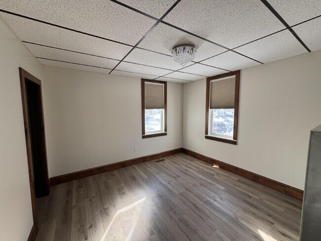 Foto del edificio - "Charming 3-Bed Home with Full Bath in Serene Spring Glen!"