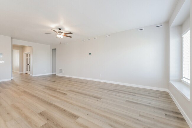 Building Photo - 9452 Truckee Ct