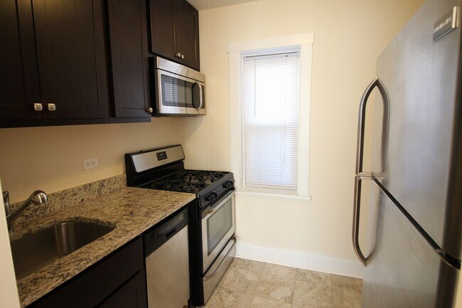 Building Photo - 3115 N Monticello Ave