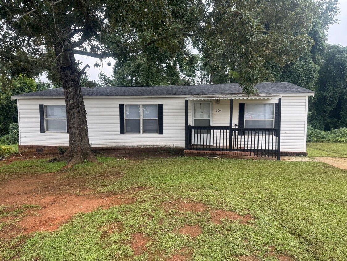 Foto principal - 204 Moss Creek Ln