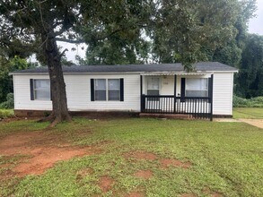 Building Photo - 204 Moss Creek Ln