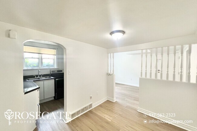 Building Photo - Bright 2 Bed 1 Bath Basement Unit in Cambr...