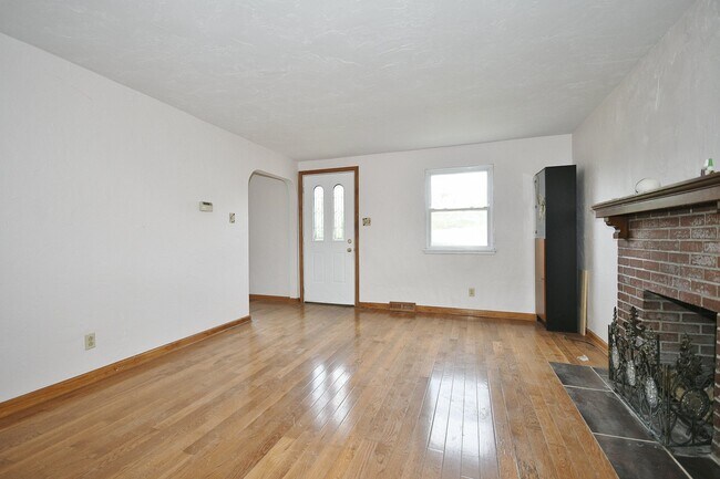 Building Photo - 3174 Churchview Ave