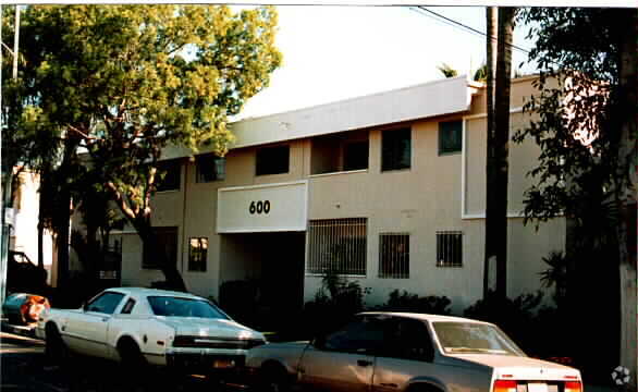 Building Photo - 540-600 W Hyde Park Blvd