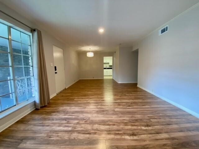 Building Photo - 2121 Fountain View Dr