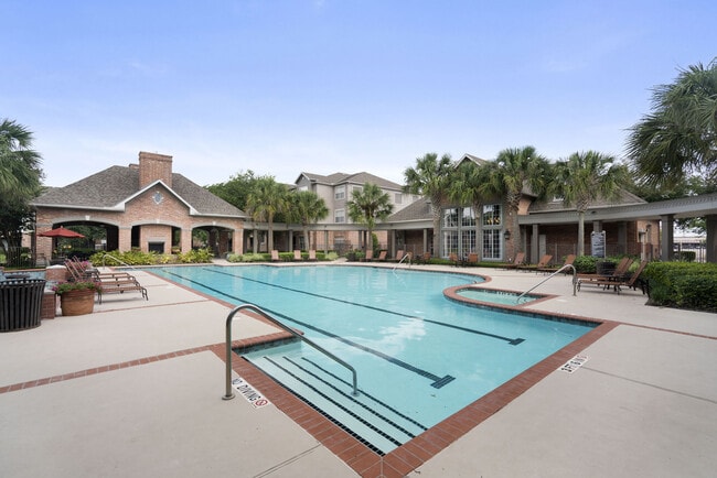 Building Photo - Southwind at Silverlake