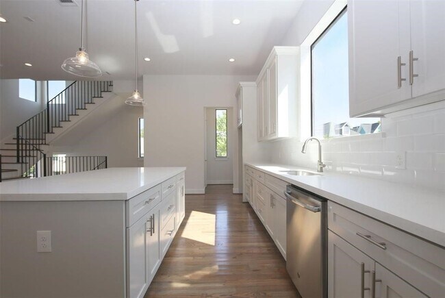 Foto del edificio - 820 W 22nd St