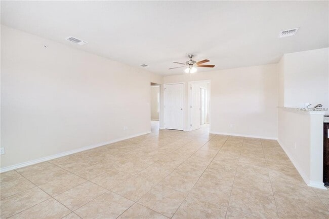 Building Photo - 2200 Creekside Ln