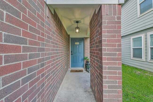 Building Photo - 13510 Dahlia Green Way