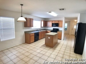 Building Photo - 5854 Providence Oak
