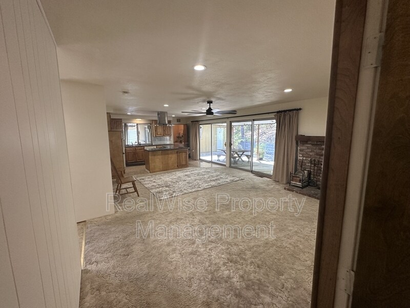 Foto principal - 321 Larkin Rd