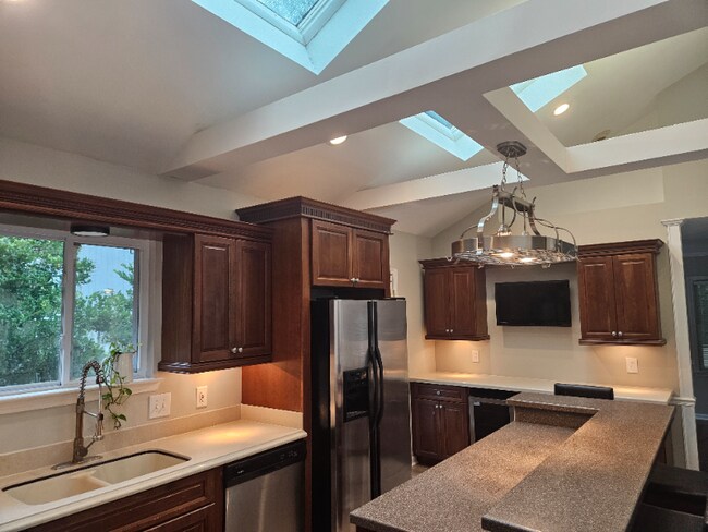 Building Photo - 114 N Marsh Rd