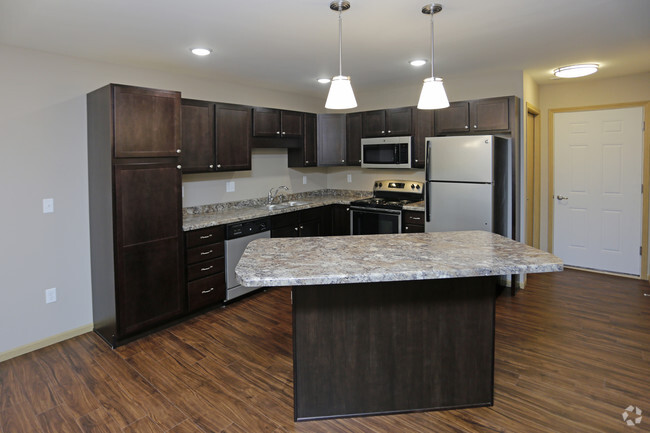 Cocina con isla - Stonefield Townhomes