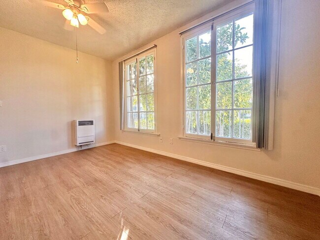 Building Photo - 826 S Kenmore Ave