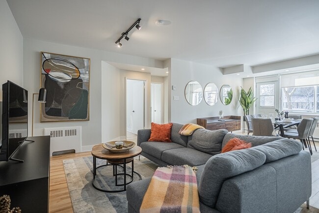 Building Photo - 1375 Crois Sherwood