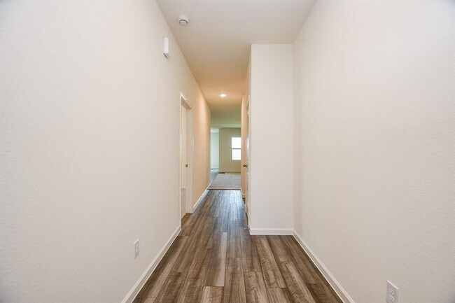 Foto del edificio - 5906 Bright Keel Dr