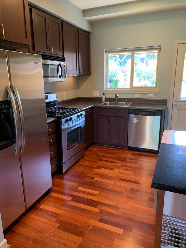 Building Photo - $2200.00 2 Bedroom/2.5 Bath/Garage Townhom...