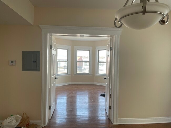 Building Photo - 96 11th Ave W