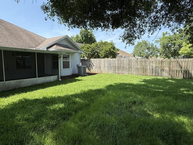 Building Photo - 3 bedroom in Jacksonville FL 32223