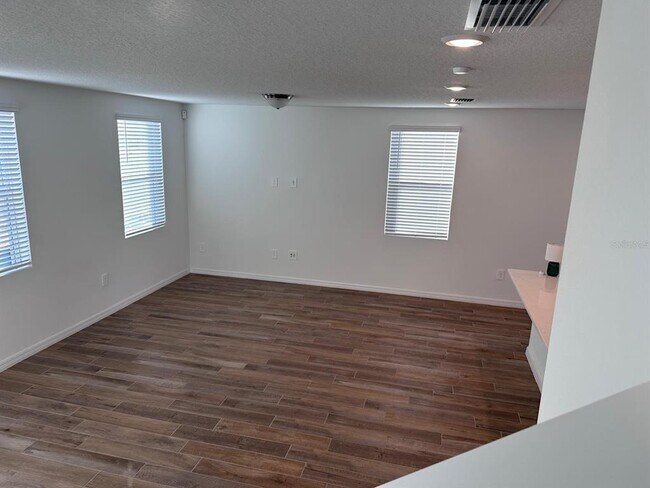 Foto del edificio - 16431 Happy Eagle Dr