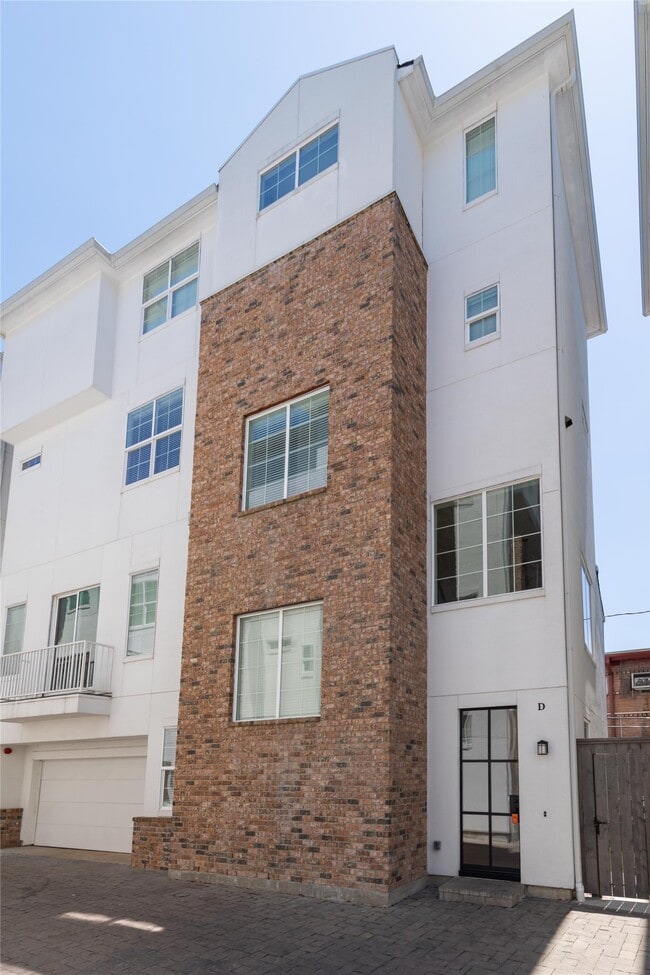 Building Photo - 3821 N Braeswood Blvd