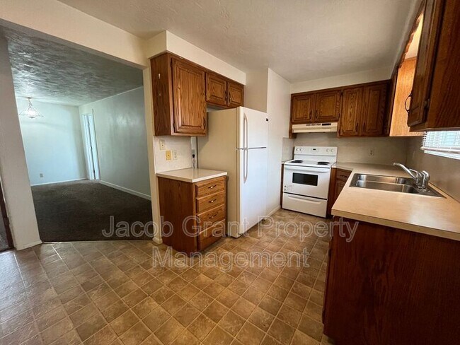 Building Photo - 143 W Fremont Ave