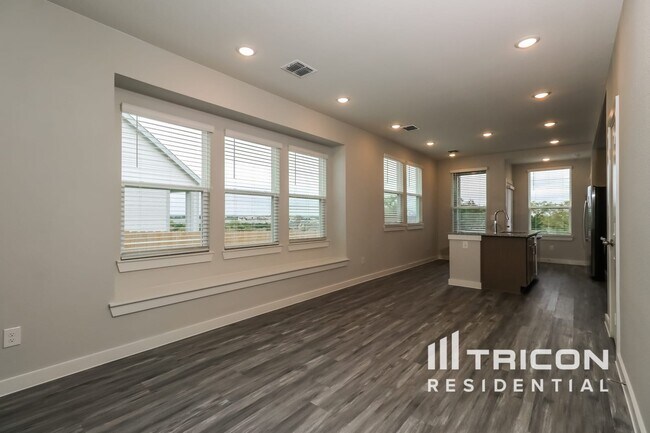 Foto del edificio - 525 Raglands Rd