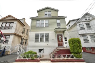 Building Photo - 428 N 12th St